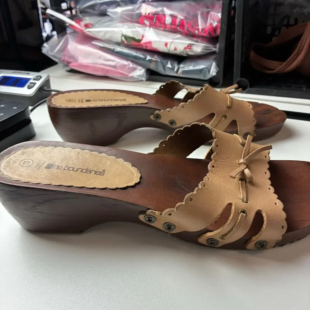 No Boundaries Wood Clog Slide Heel Sandals 10 Tan Leather Scalloped Edge Cutout